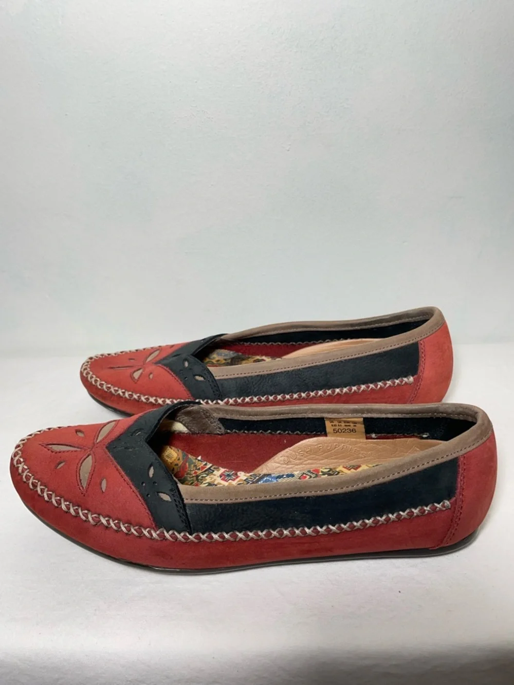 EUC Vintage Hush Puppies Red Black Cutout Moccasins Suede Flats 9